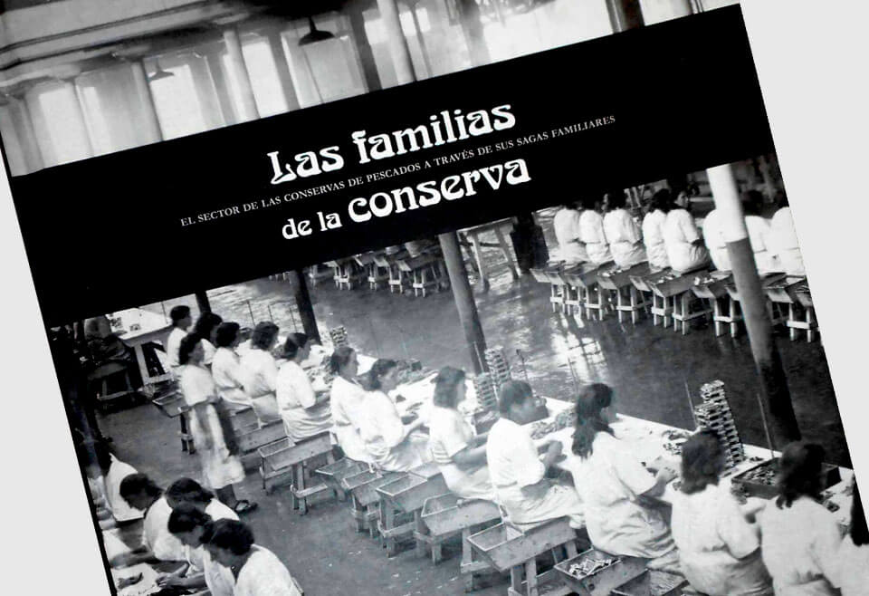 Portada del libro "Las familias de la conserva", de Xoán Carmona Badía