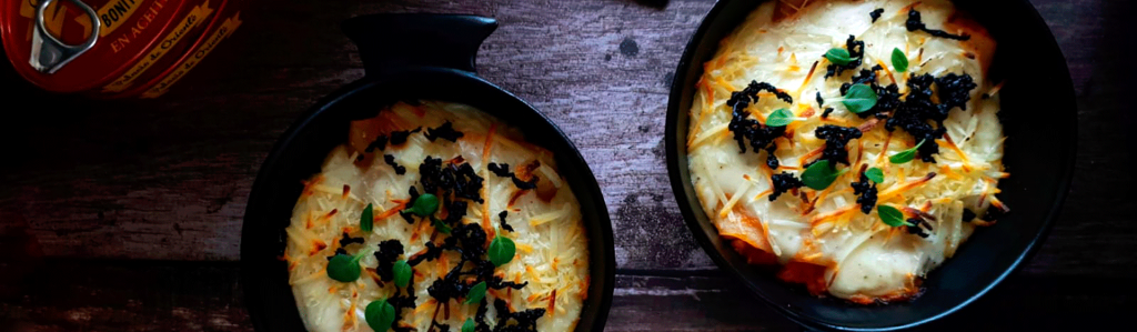 Canelones de bonito del norte con ajo negro