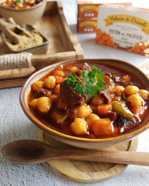 Receta de garbanzos con calamares, una versión del guiso tradicional