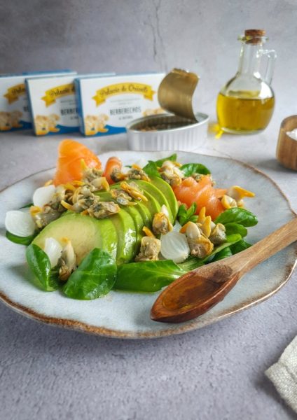 - Receta de ensalada de berberechos al natural con aguacate y salmón ahumado