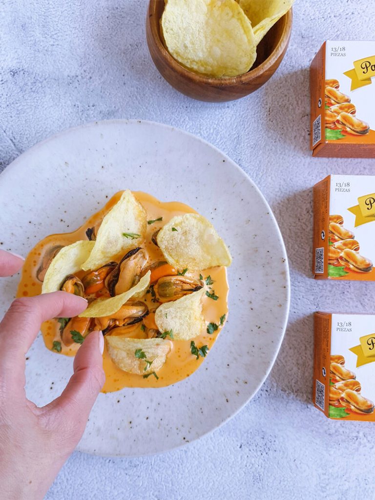 Aperitivo de mejillones en lata con emulsión de escabeche